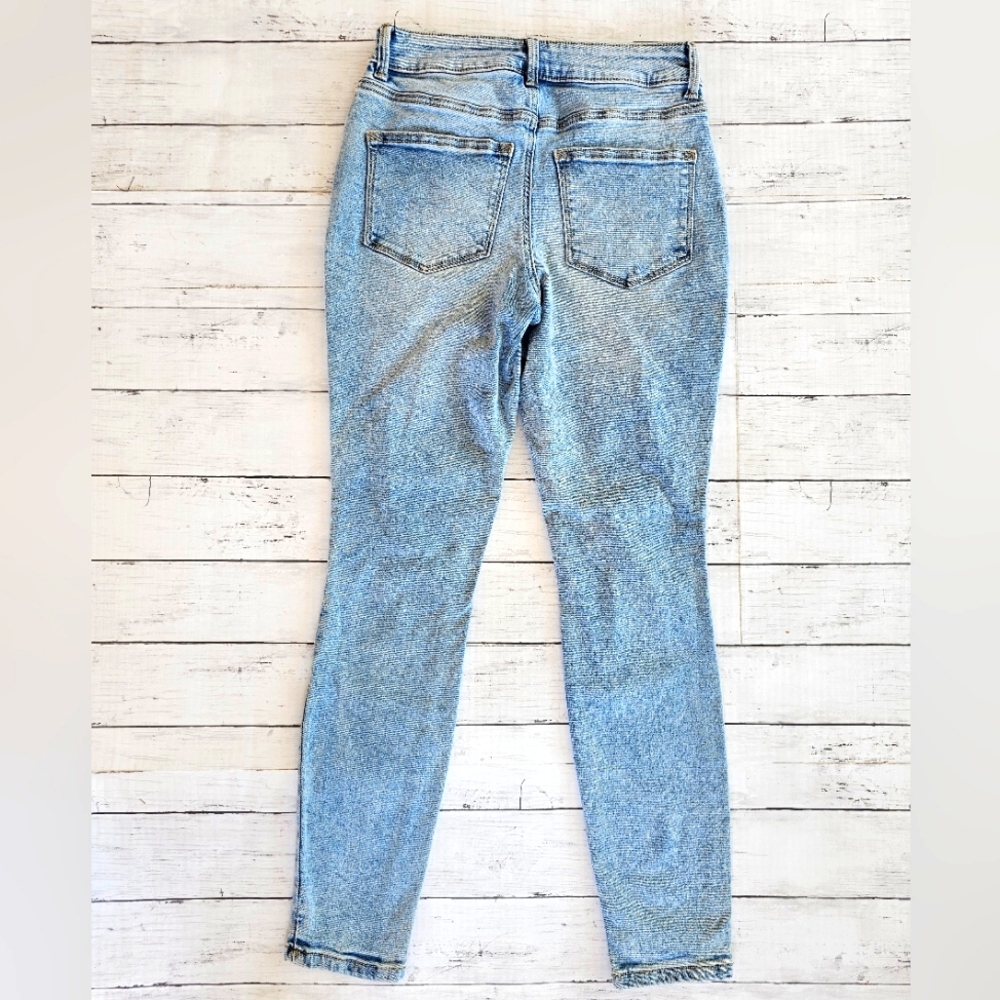Maurices Light Wash Distressed Denim Skinny Jeans High Rise Stretchy Size Small - Picture 2 of 8